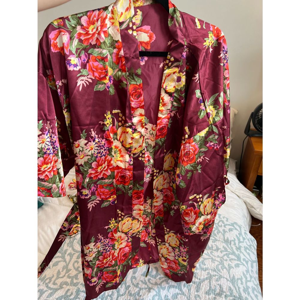 Sexy Robe! - Picture 2 of 4